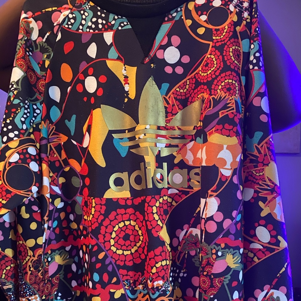 Rare really cute Adidas Sweat Top!💜